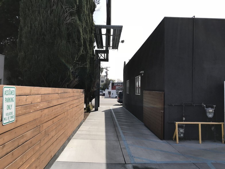 More Photos Of 4325-4327 Woodman Ave, Sherman Oaks Storefront Retail Office For Lease
