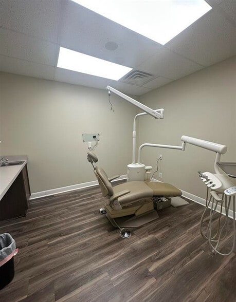 More Photos Of 101 S Rose St, Elmwood Office For Sale