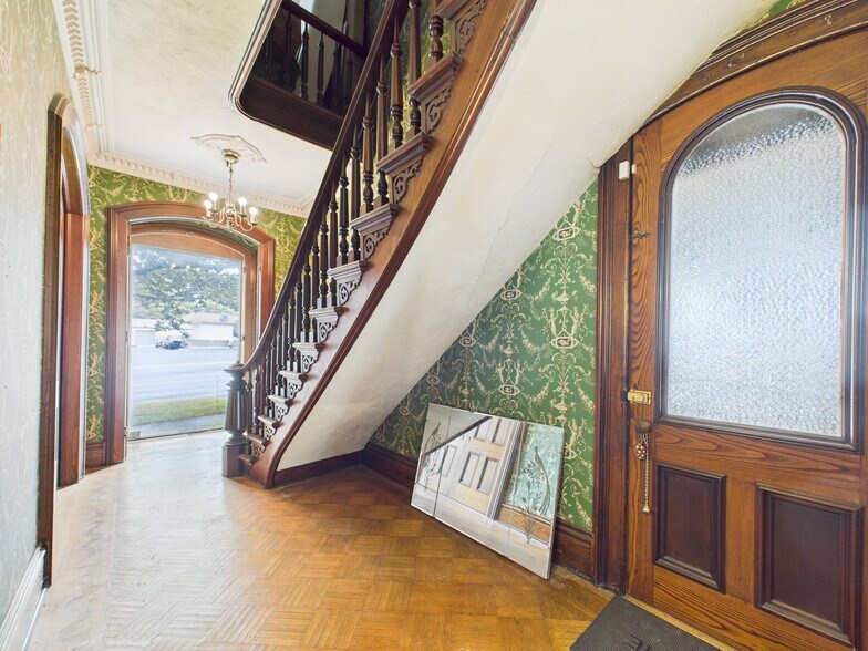 More Photos Of 40 E Genesee St, Auburn Storefront Retail Residential For Sale