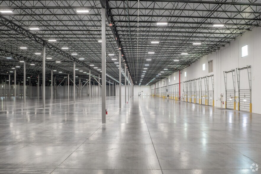 More Photos Of 198 Commercial Blvd, Blakeslee Warehouse For Lease