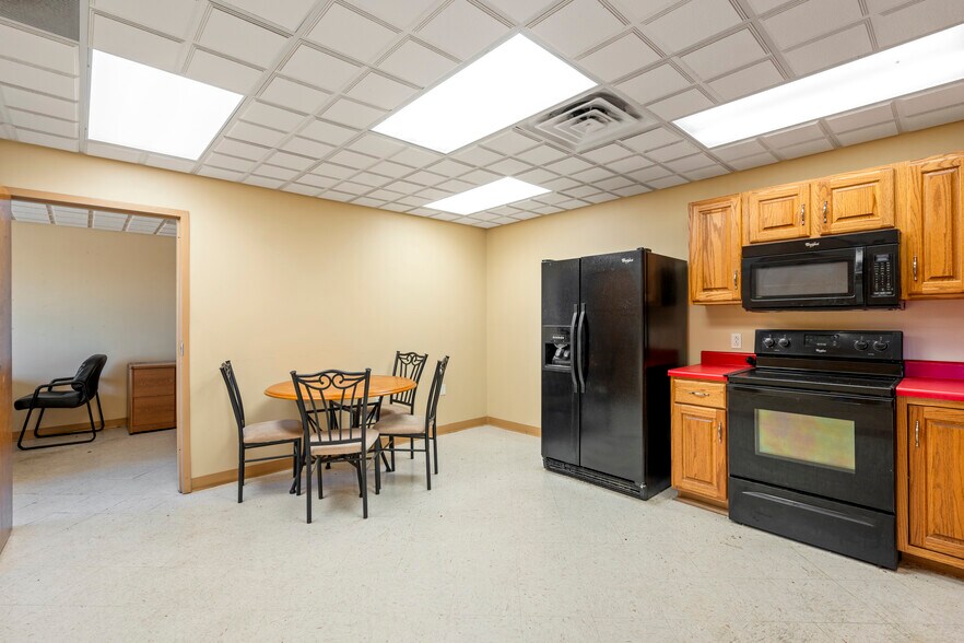 More Photos Of 275 Larcel Dr, Sikeston Flex For Lease