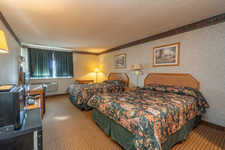More Photos Of 1202 W Kansas Ave, Garden City Hotel For Sale