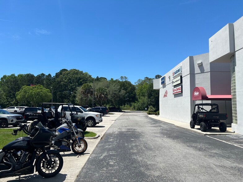 More Photos Of 6 Gateway Blvd W, Savannah Auto Dealership For Lease