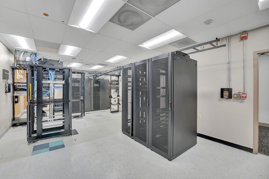 More Photos Of 26 Steele Ave, Arcade Office For Sale