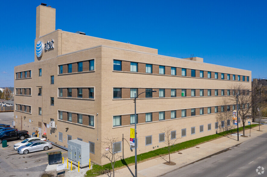 Primary Photo Of 2401 W Grace St, Chicago Office For Lease