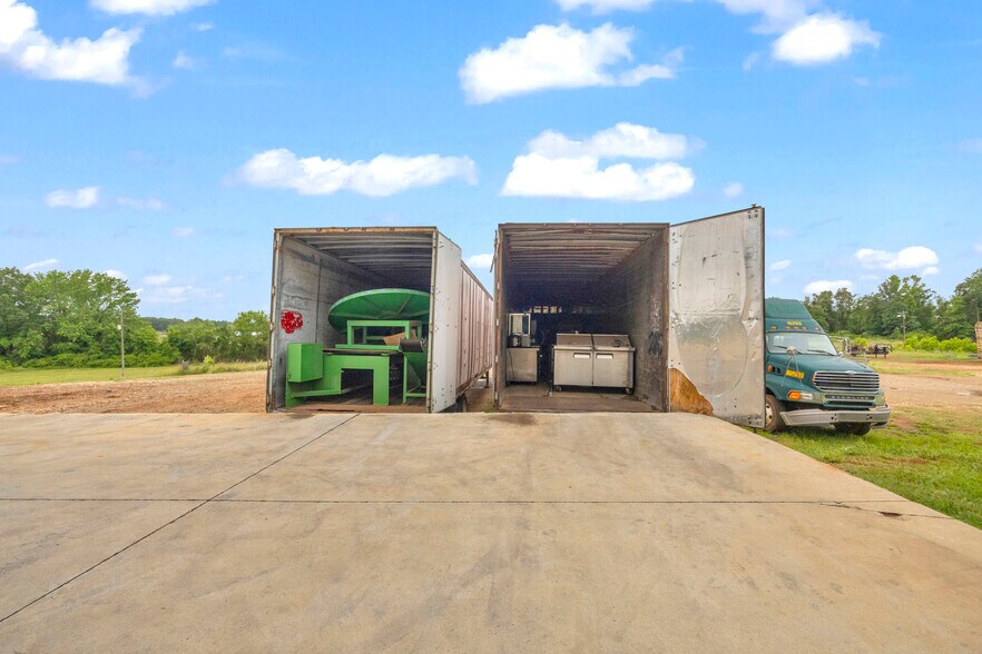 More Photos Of 252 Komplex Dr, Carnesville Warehouse For Sale