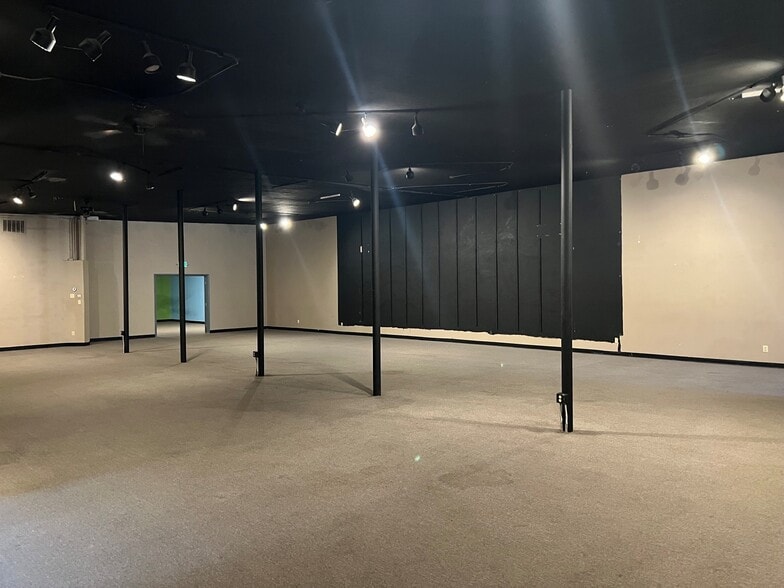More Photos Of 121 N Encina St, Visalia Storefront Retail Office For Lease