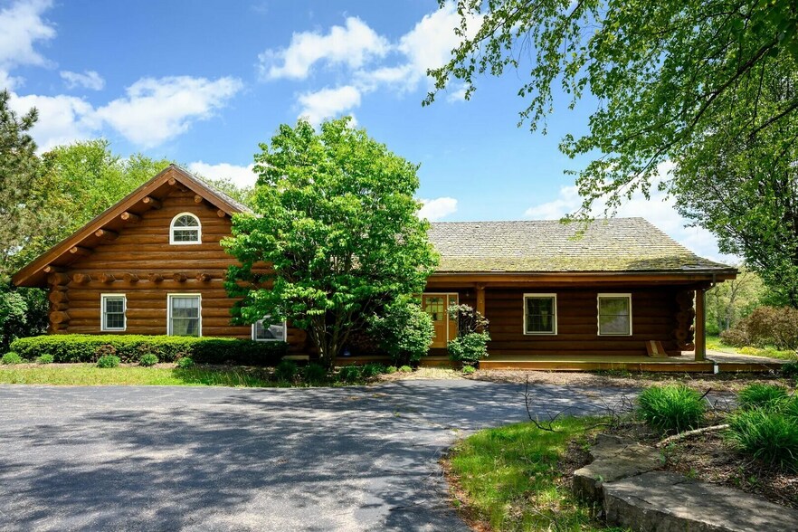 Primary Photo Of 4418 Richmond Rd, Ringwood Office For Sale