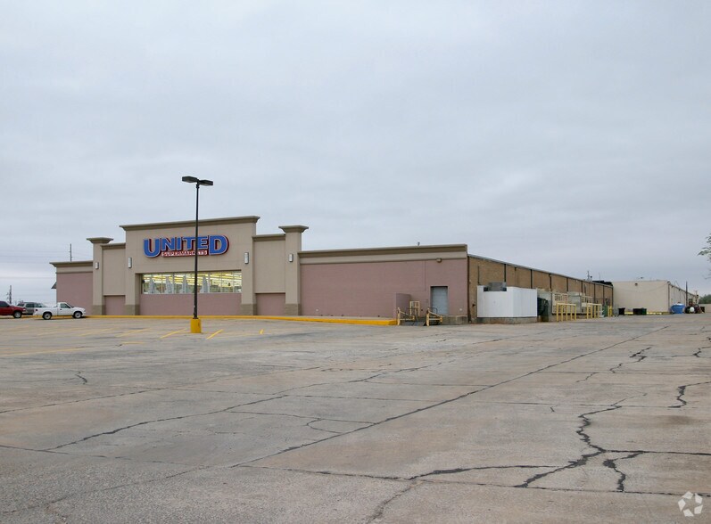More Photos Of 2809-2821 8th St, Woodward Storefront For Lease