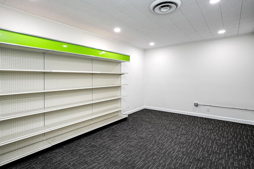 More Photos Of 2502 Leavenworth St, Omaha Light Manufacturing For Lease