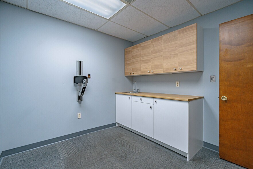 More Photos Of 2428 Walbert Ave, Allentown Flex For Lease