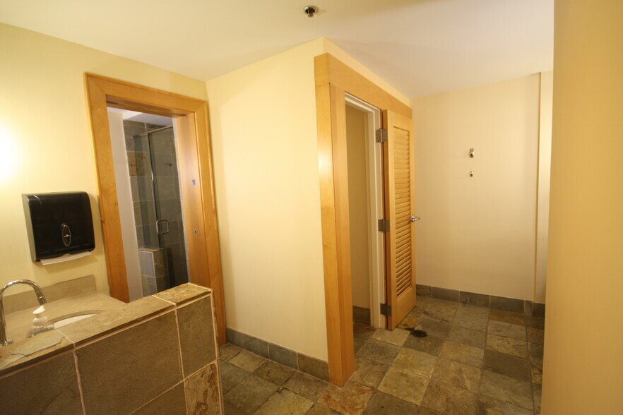 More Photos Of 2200 Wisconsin Ave NW, Washington Apartments For Lease