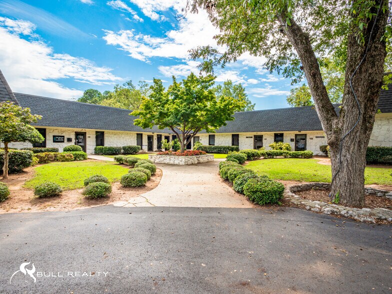 More Photos Of 98-128 N Park Dr, Fayetteville Medical For Lease