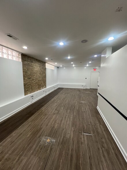 More Photos Of 1719 W 18th St, Chicago Storefront Retail Residential For Lease