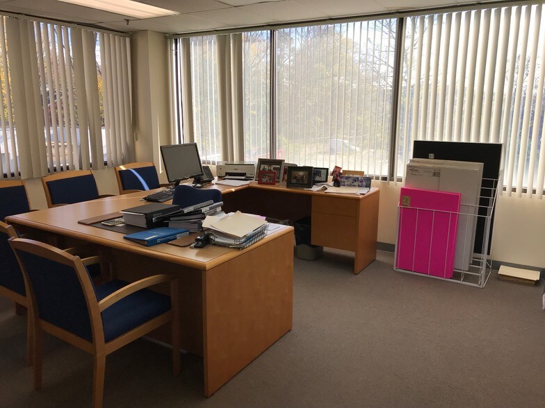 More Photos Of 108 Main St, Norwalk Medical For Lease