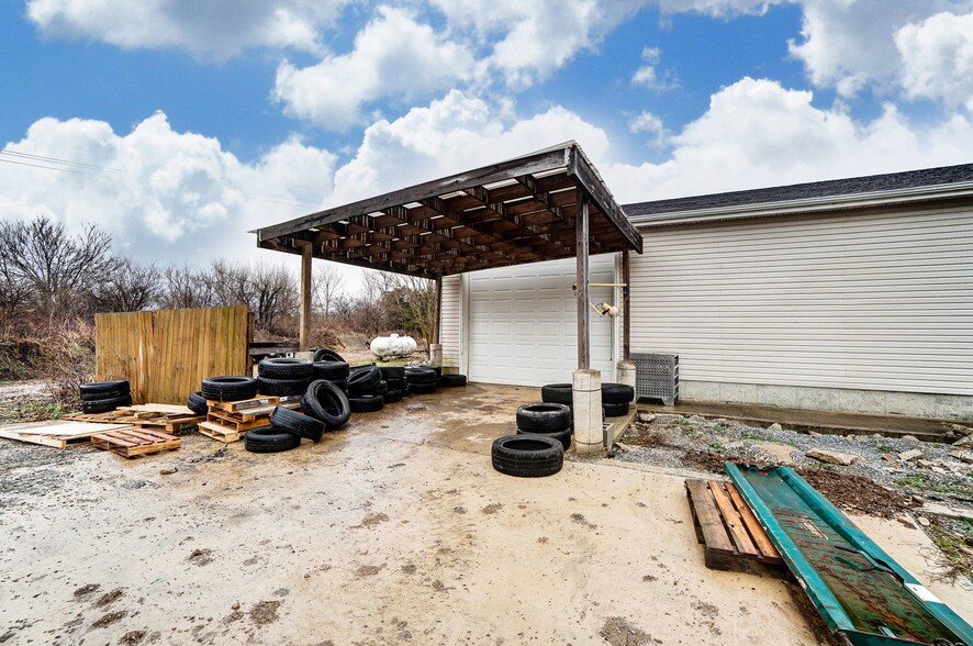 More Photos Of 3245 Piqua Troy Rd, Troy Light Distribution For Sale