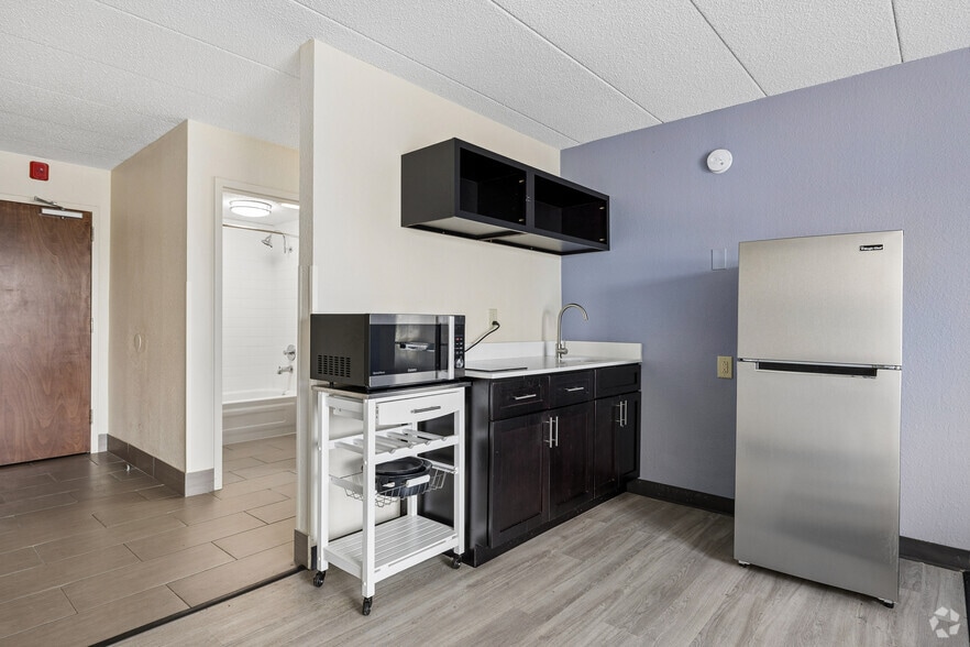 More Photos Of 1722 N Walnut St, Bloomington Apartments For Sale