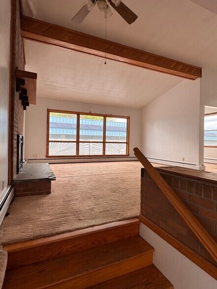 More Photos Of 2013 General Potter Hwy, Centre Hall Showroom For Sale