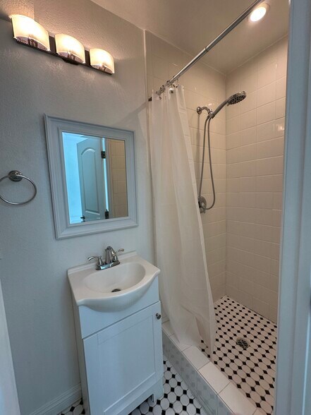 More Photos Of 1161 W 37th Dr, Los Angeles Apartments For Sale