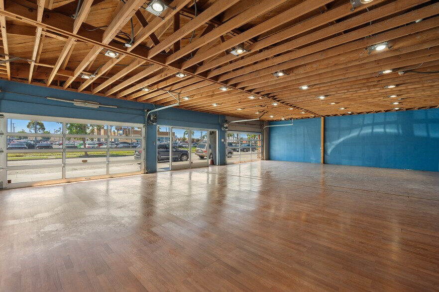 More Photos Of 821 W Olive St, Inglewood Warehouse For Lease