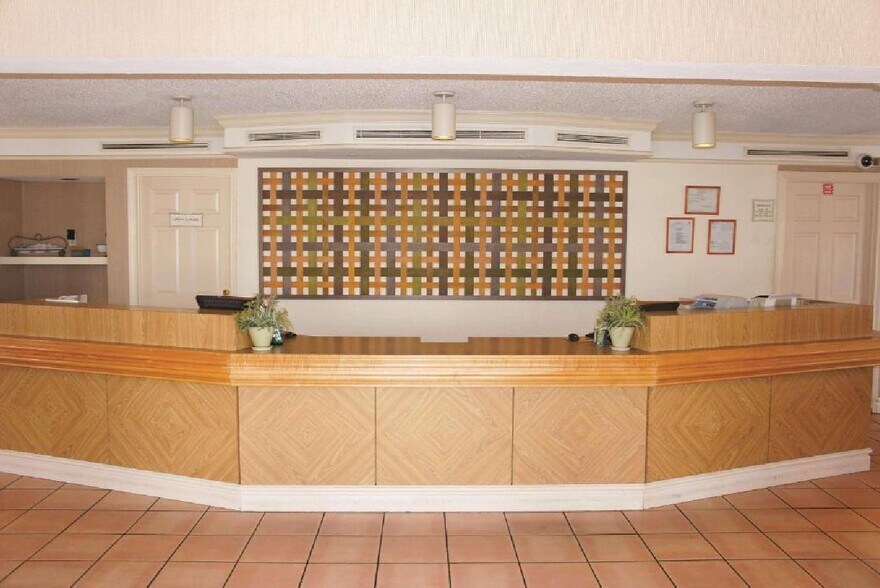 More Photos Of 7202 S Pan Am Expy, San Antonio Hotel For Sale