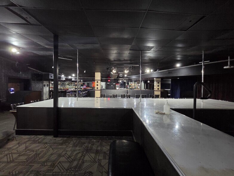 More Photos Of 7400-7600 E US Highway 40, Kansas City Sports And Entertainment For Sale