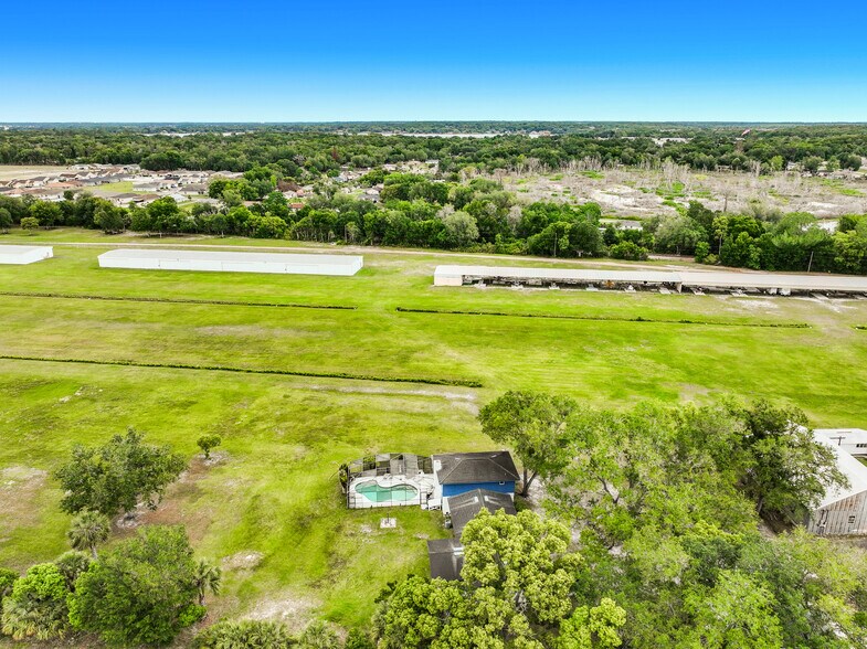 More Photos Of 7001 W Jones Ave, Mount Dora Airplane Hangar For Sale