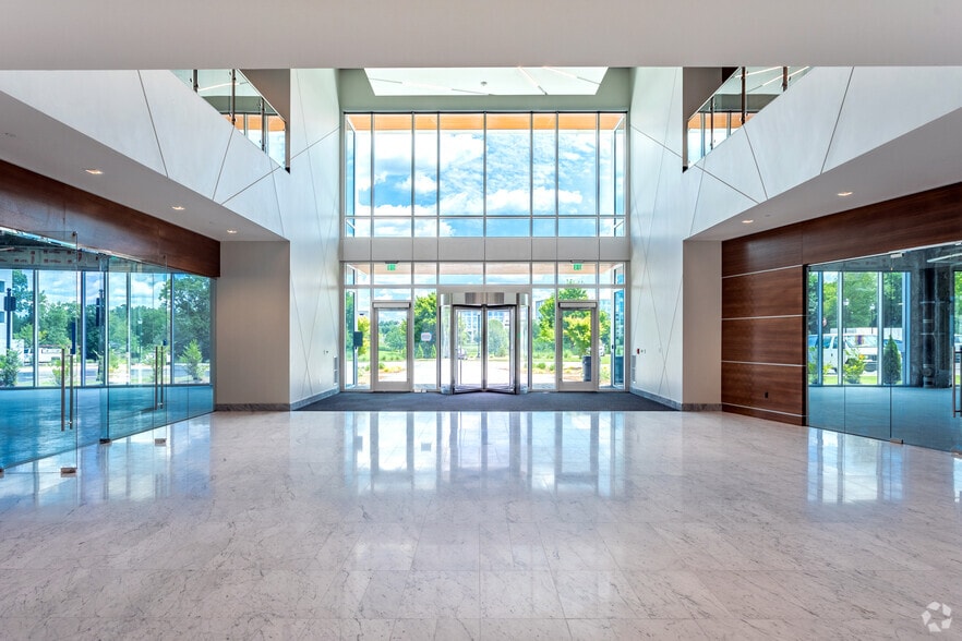 More Photos Of 13146 Ballantyne Corporate Pl, Charlotte Office For Lease