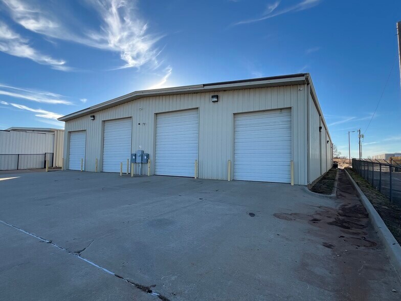 More Photos Of 9700 Pole Rd, Oklahoma City Warehouse For Lease