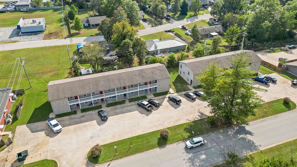 More Photos Of 1810 W Twin Springs St, Siloam Springs General Retail For Sale