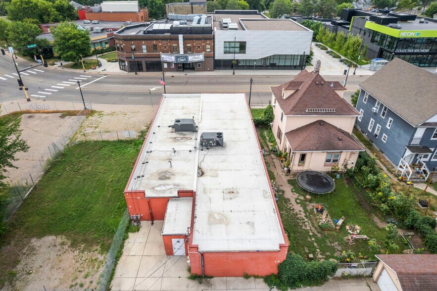 More Photos Of 2038 W Broadway Ave, Minneapolis Storefront For Sale