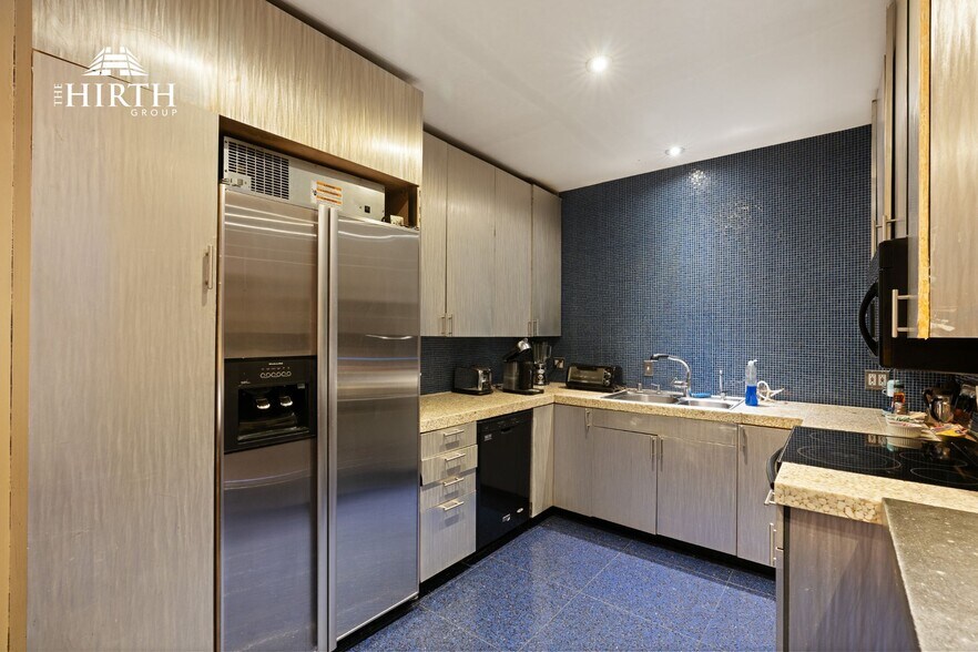 More Photos Of 11128 Weddington St, North Hollywood Movie Radio TVStudio For Sale