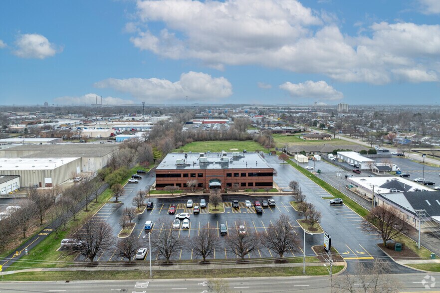 More Photos Of 2400 W Glenwood Ave, Joliet Office For Lease