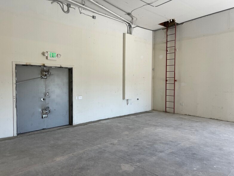 More Photos Of 961 W Compton Blvd, Compton Freestanding For Sale