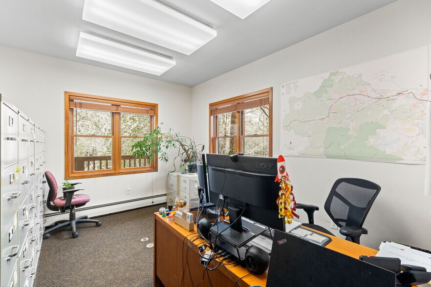 More Photos Of 1111 Rose St, Georgetown Office For Sale