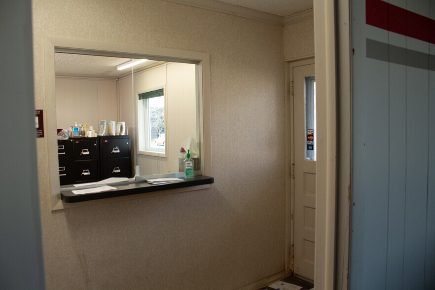 More Photos Of 645 Bellefontaine Ave, Marion Light Distribution For Sale