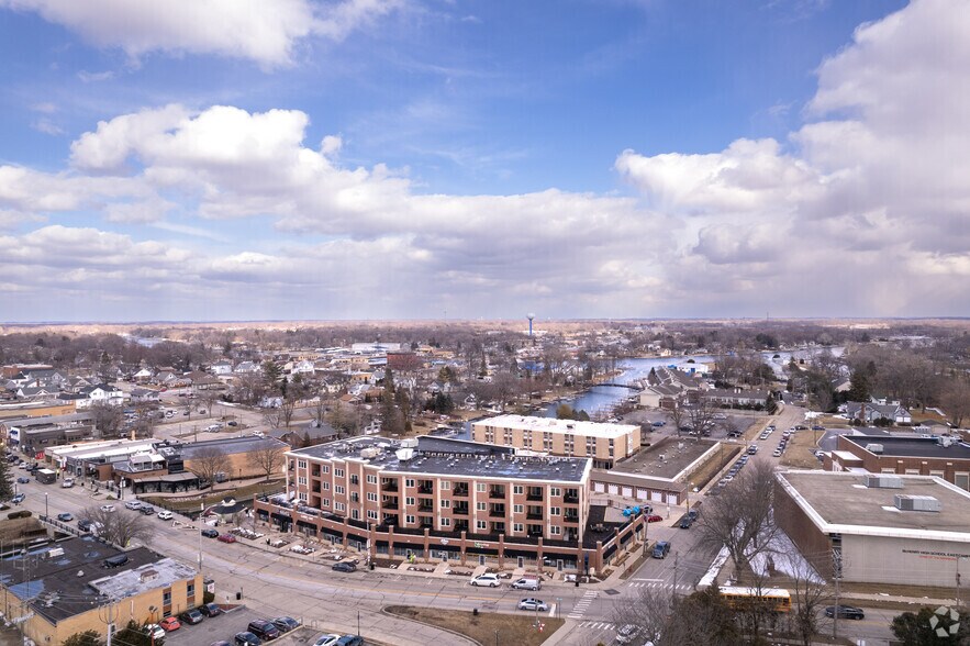 More Photos Of 1118 N Green St, McHenry Apartments For Lease