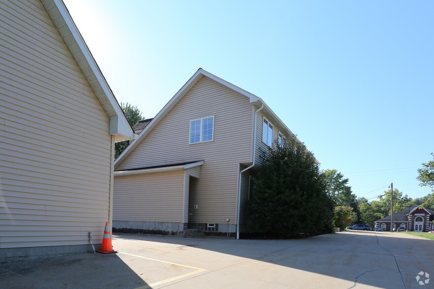 More Photos Of 115 W Aurora Rd, Northfield Office For Sale