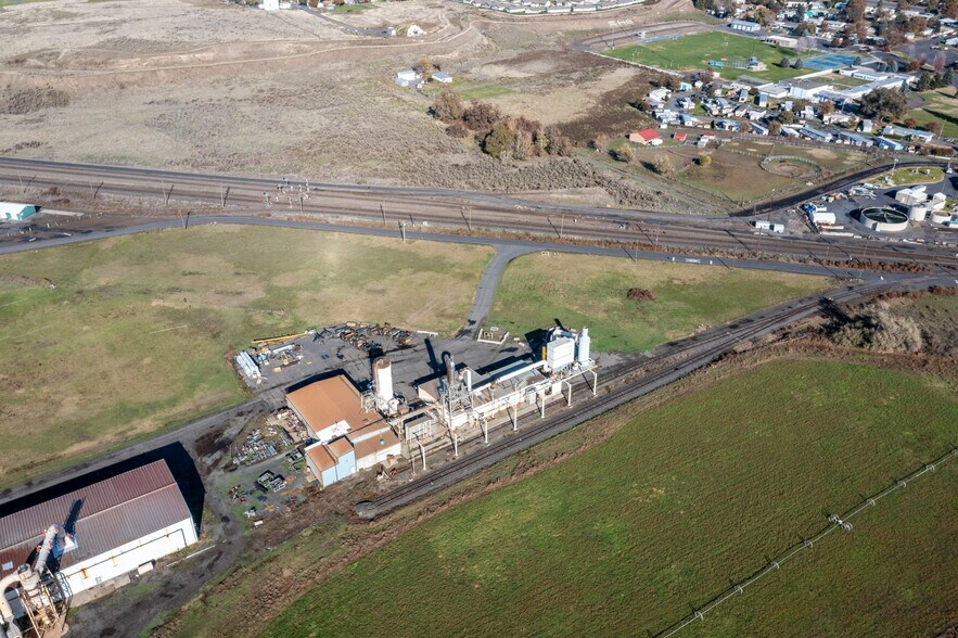 More Photos Of 405 Hoosier, Stanfield Food Processing For Lease