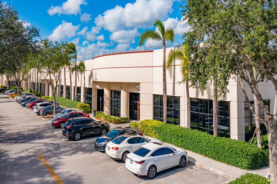 More Photos Of 2905-2989 Commerce Pky, Miramar Medical For Lease