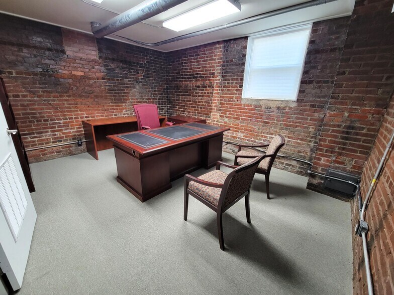 More Photos Of 215 Church St, Lenoir Office For Sale