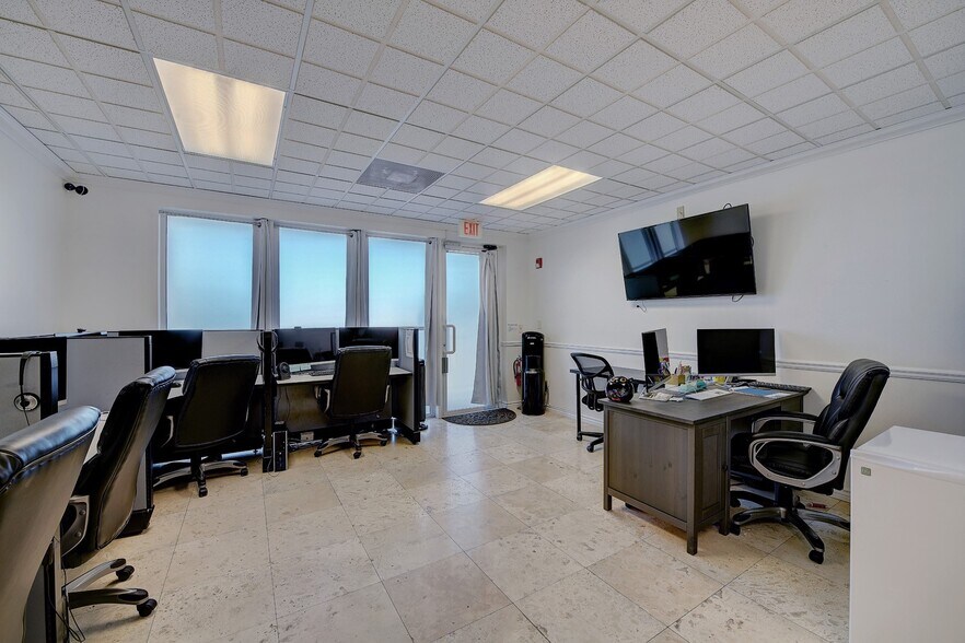 More Photos Of 5220 S University Dr, Davie Office For Sale