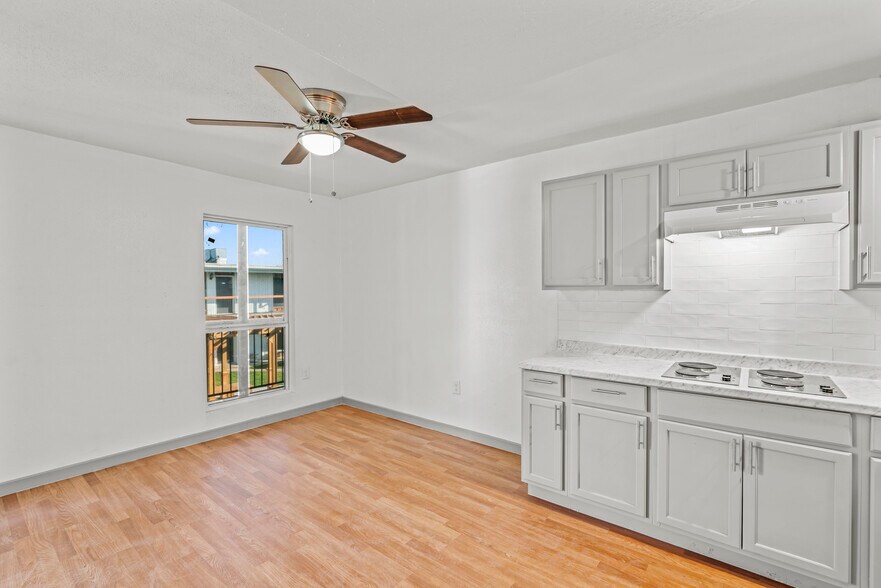 More Photos Of 101 S Allen Genoa Rd, South Houston Apartments For Sale