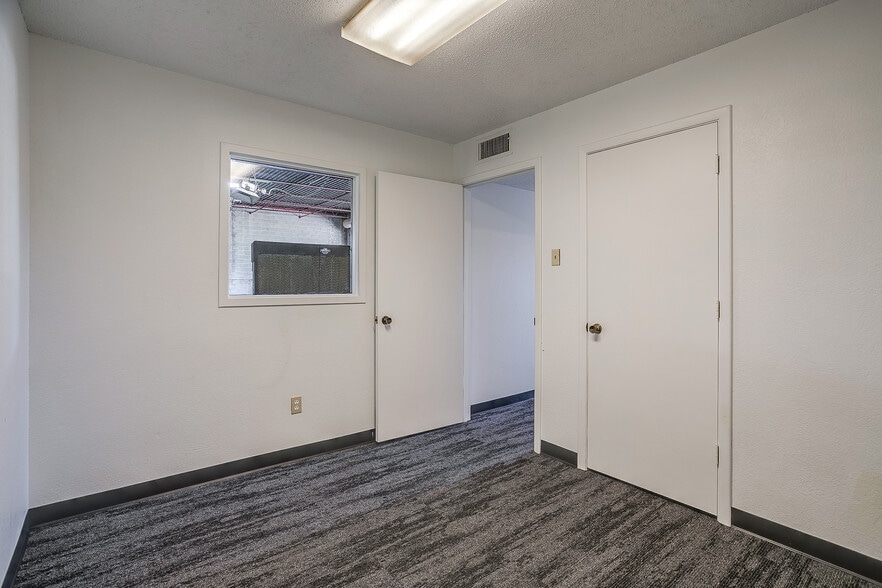 More Photos Of 3808 E 1st St, Fort Worth Light Manufacturing For Lease