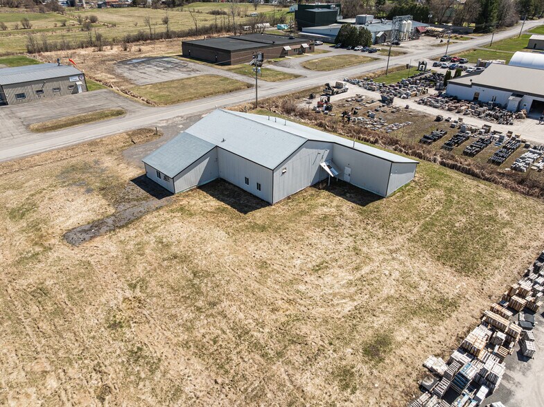 More Photos Of 19 Terry Fox Dr, Vankleek Hill Manufacturing For Sale