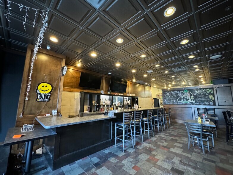 More Photos Of 785-819 Williams St, Longmeadow Storefront For Lease