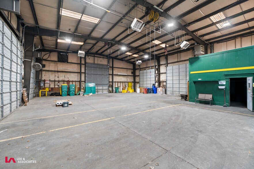 More Photos Of 774 McFarland Pky, Alpharetta Warehouse For Lease