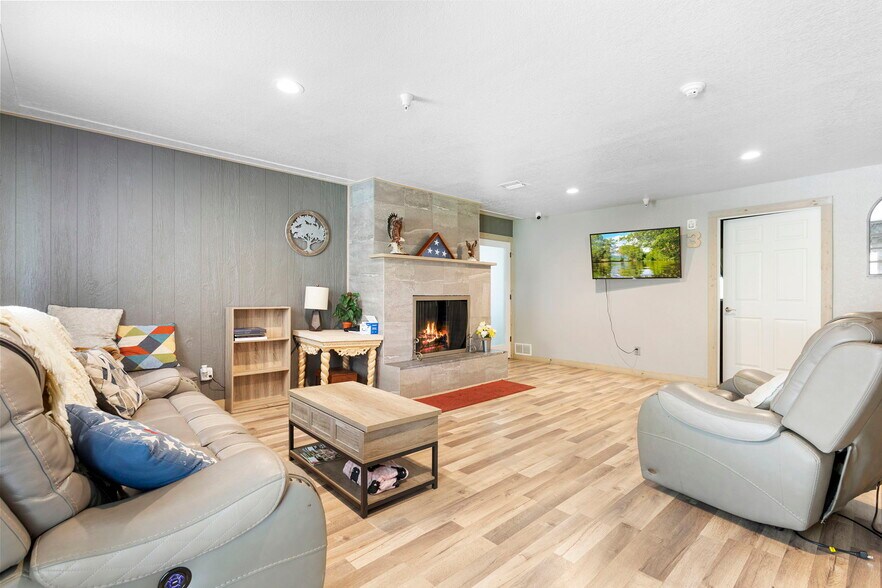 More Photos Of 579 Johnson Lake Rd, De Leon Springs Assisted Living For Sale