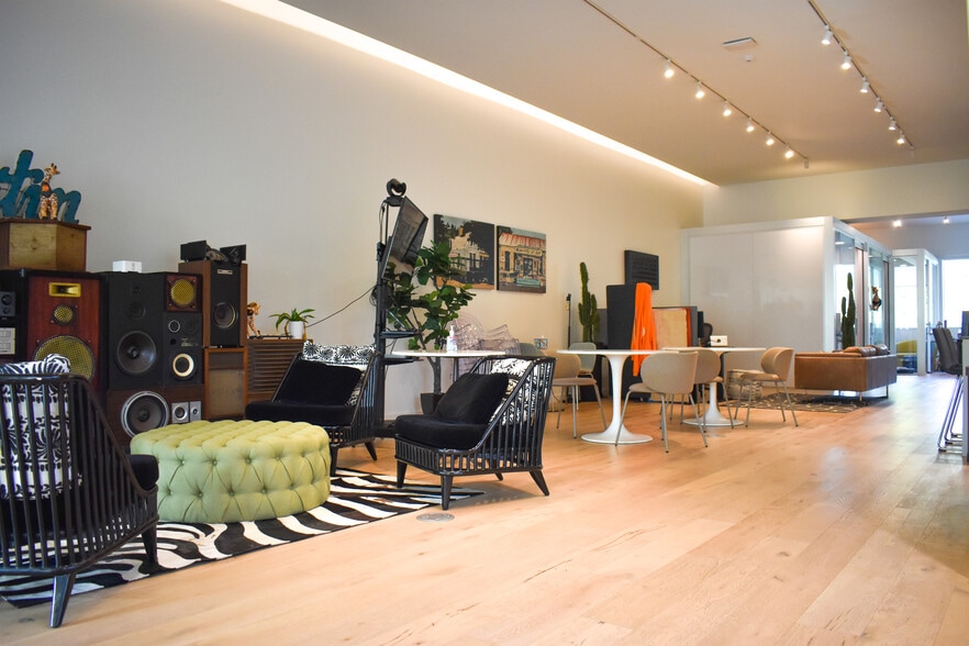 More Photos Of 1632 S 1st St, Austin Office For Lease