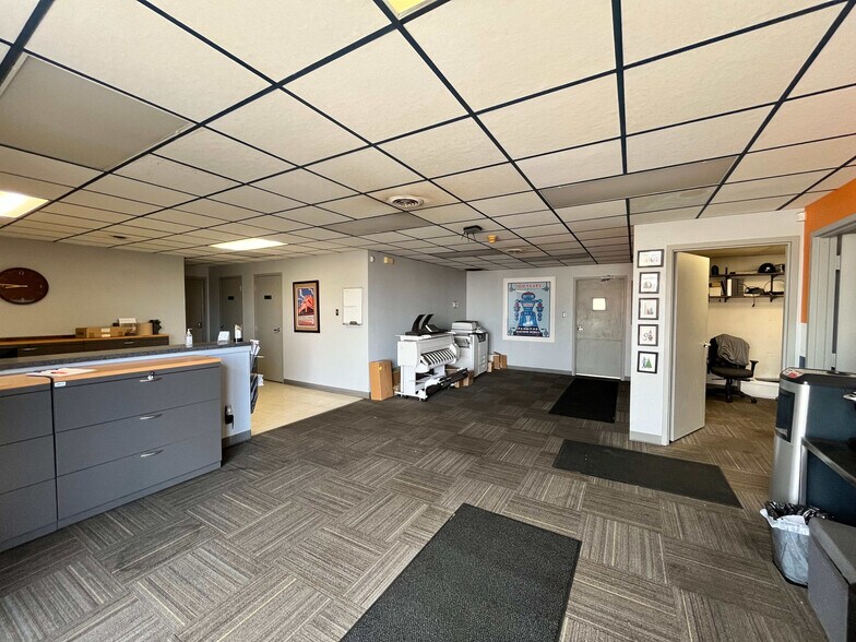 More Photos Of 4120 Billy Mitchell Dr, Addison Distribution For Lease